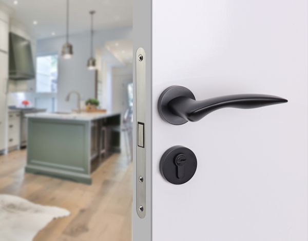 door-handle-with-key