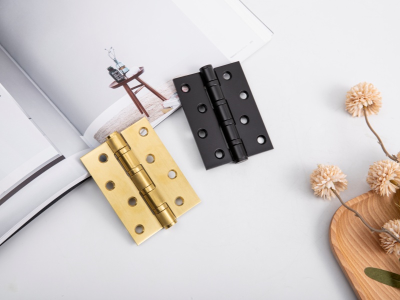 Interior door hinges at YALIS