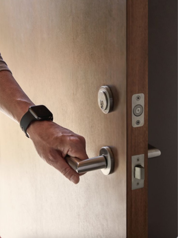 Violent opening of the door lock causes damage to the door lock