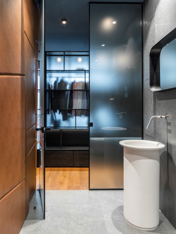 Black door handles to match glass doors